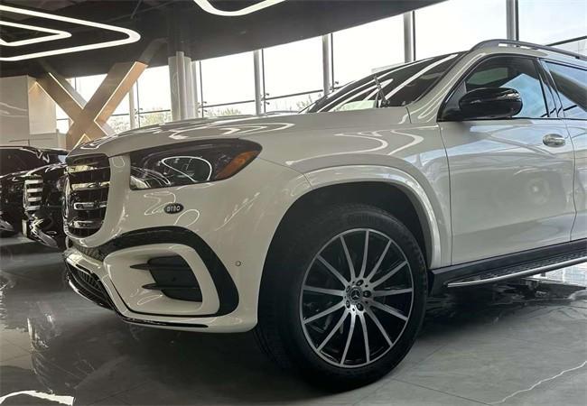 24款奔驰gls450白色加版顶配22轮港口现车优惠中