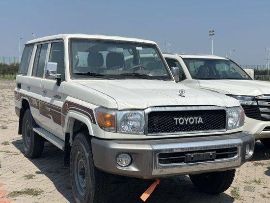 全新23款丰田酷路泽LC76现车50万起出售