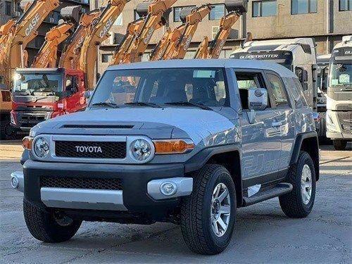 丰田酷路泽fj(fj cruiser)是丰田2007年第八代兰德酷路泽(land