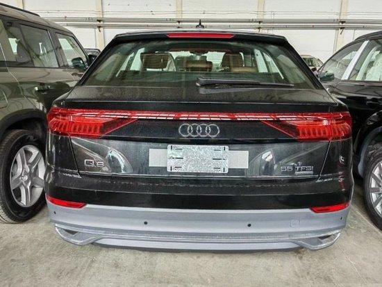 23款欧规奥迪Q8 3.0T黑棕 高配最新价格72万可分期