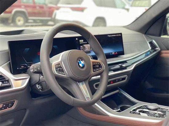 23款宝马X7平行进口现车配置颜色可选86万起售可分期
