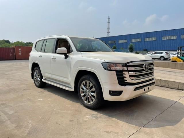 23款丰田酷路泽35003.5t 港口价格暴跌81万起欲购从速