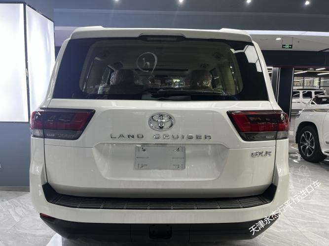 2023款丰田酷路泽LC300  4.0 GXR港口报价75万