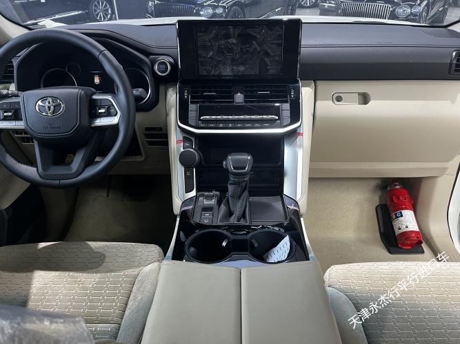 2023款丰田酷路泽LC300  4.0 GXR港口报价75万