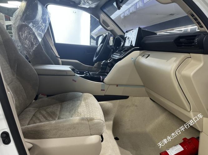 2023款丰田酷路泽LC300  4.0 GXR港口报价75万