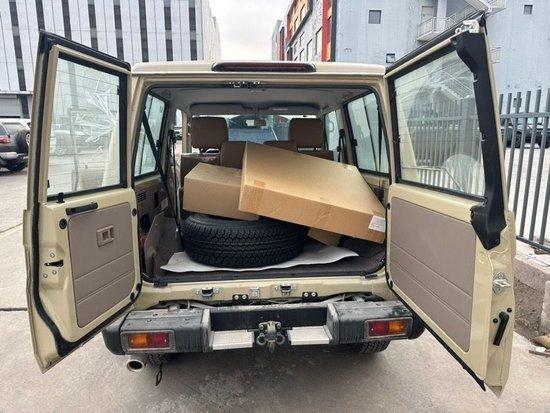 23款丰田酷路泽LC71港口全系现车40来万起配置颜色可选