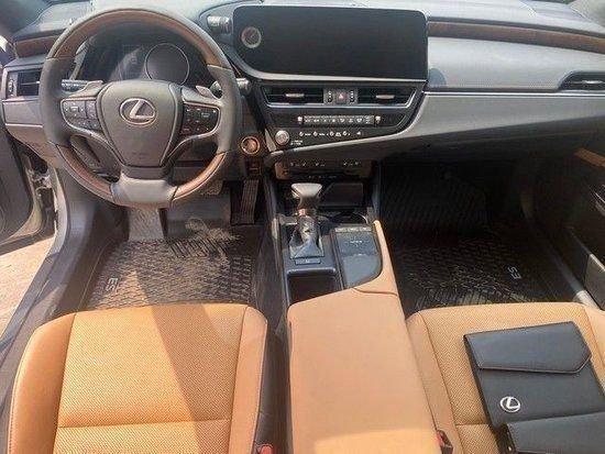 2023款雷克萨斯es250 现车进口35万起售