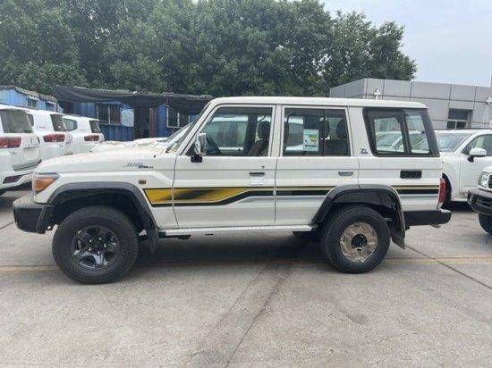 首页>/文章>/正文>2023款丰田酷路泽lc76港口最低价格 2023款丰田lc76