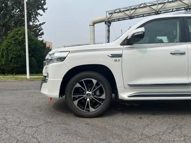 丰田酷路泽5700 vxr报价港口现车陆巡5.7售128万