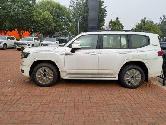 24款丰田酷路泽4.0lv6现车手续齐67万港口最低售价