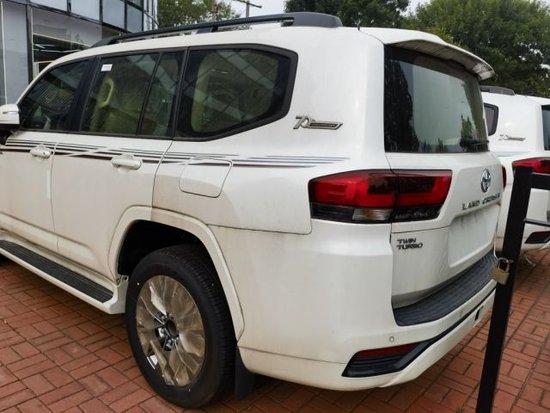 24款丰田酷路泽4.0lv6现车手续齐67万港口最低售价