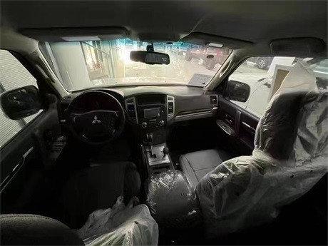 三菱帕杰罗V93国六配置报价港口最后一批帕杰罗热销中