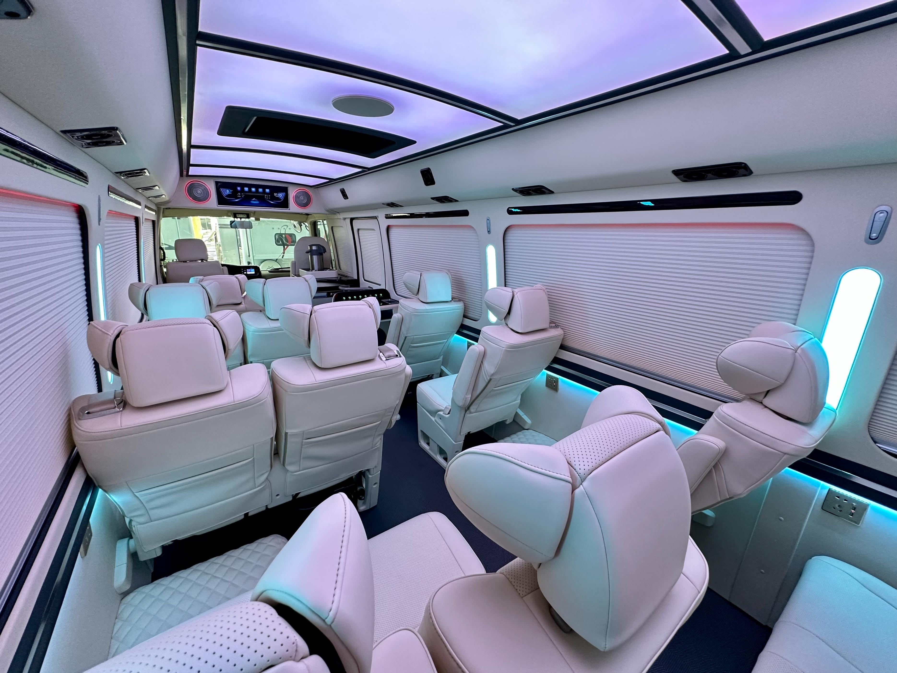 丰田考斯特行政版623座布局现车上海