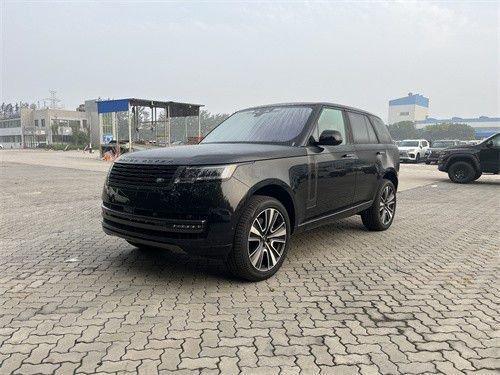 一往无前当之无愧23款路虎揽胜行政135万可分期至尊座驾 