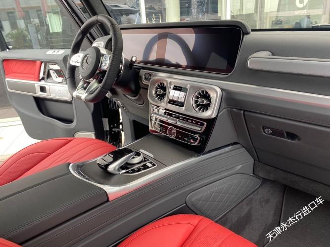 2023款奔驰G63 4X4尊贵越野车4.0L双增压V8最大马力585马力