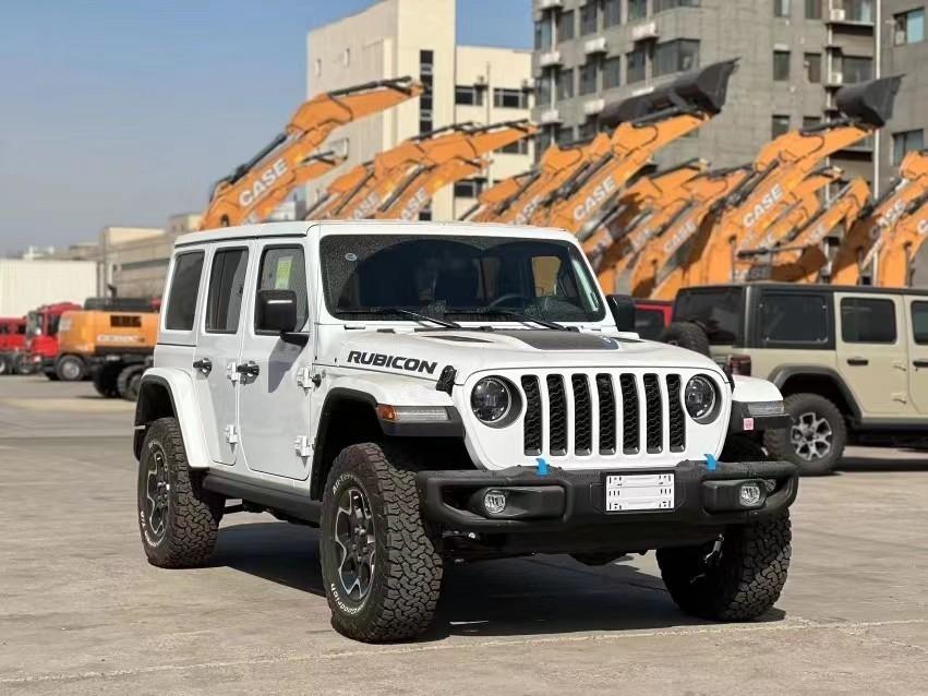 2025款加版油混牧马人四驱精神强大的越野性能