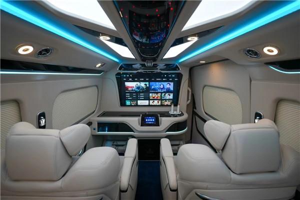 2024款丰田海狮7座现车42.8万钜惠