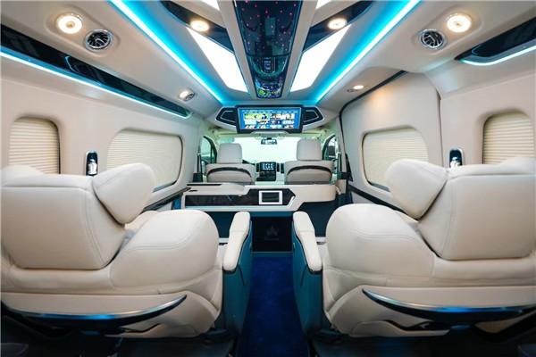 2024款丰田海狮7座现车42.8万钜惠