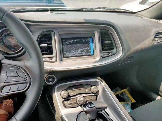 23款道奇挑战者3.6L现车38万起一降到底