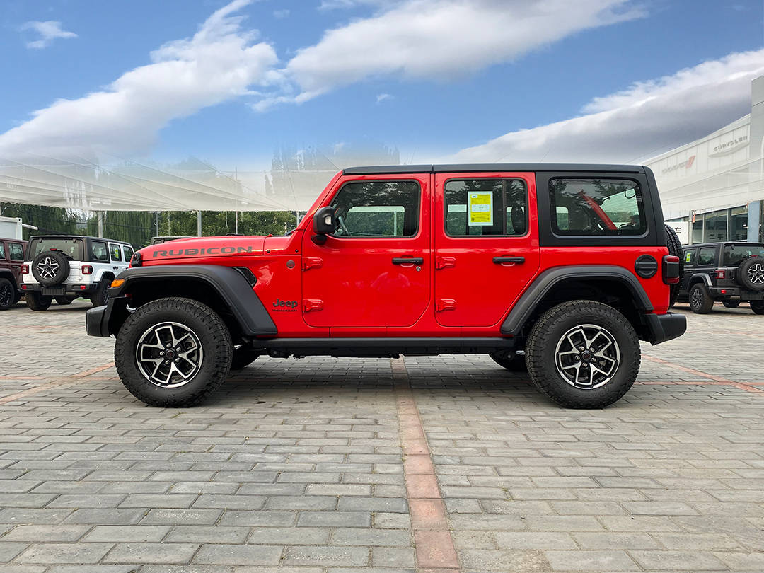 jeep红色越野车15万图片