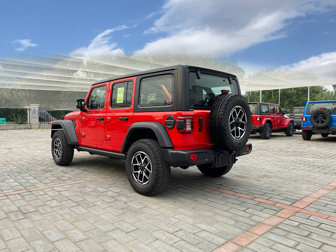 jeep红色越野车15万图片