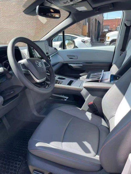 2024款进口丰田塞纳25l油电混合四驱中配多少钱