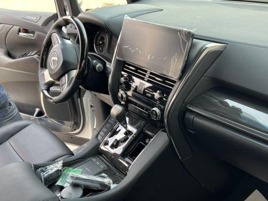 　23款雷克萨斯LM300h港口现车年底优惠出售 可全国分期