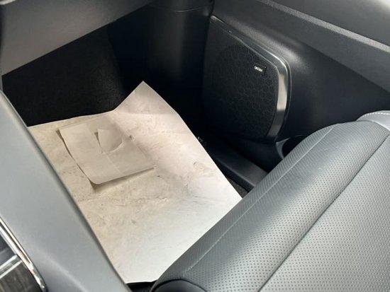 　23款雷克萨斯LM300h港口现车年底优惠出售 可全国分期