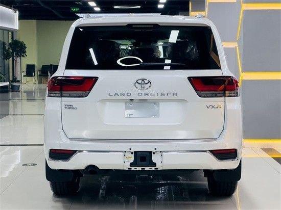 23款丰田酷路泽lc300分期价低年底跌破80万起