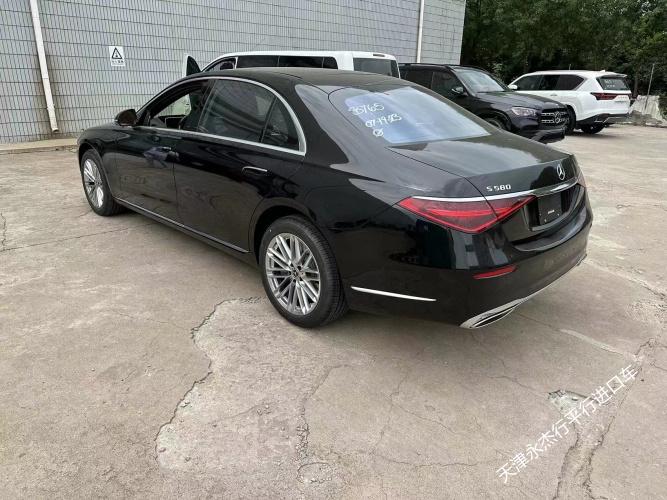 23款美规奔驰S580 4.0T V8黑/棕 4.5度后轮转向报价及配置简介