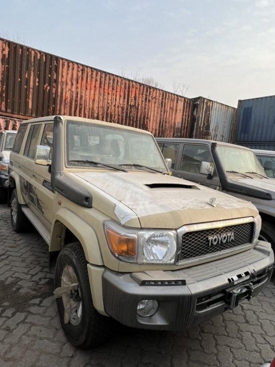 23款丰田lc76柴油版45t手动v8全方位解析