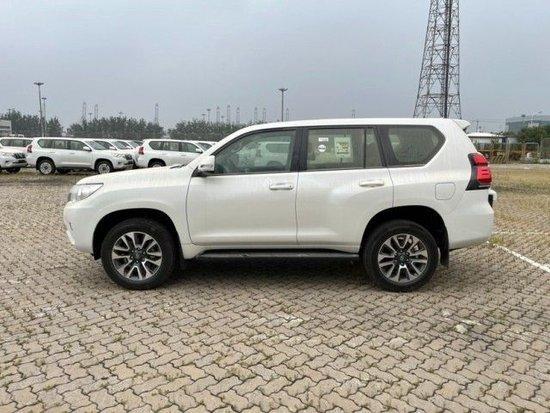 2023款丰田霸道4000txl九气 6x万多种颜色配置可选择