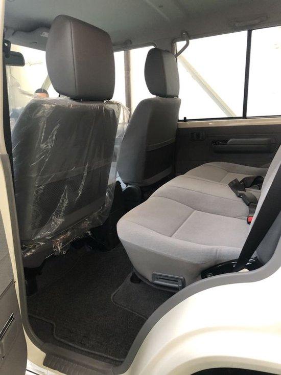 纯粹的越野车2023款丰田LC76 