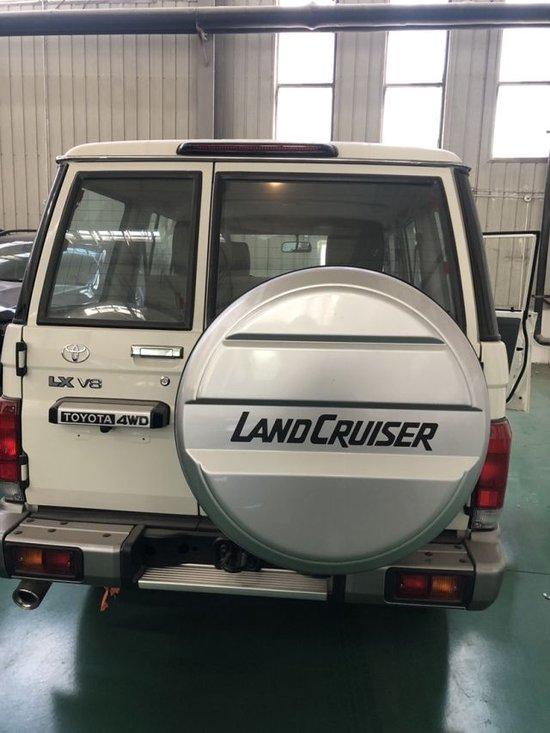 纯粹的越野车2023款丰田LC76 