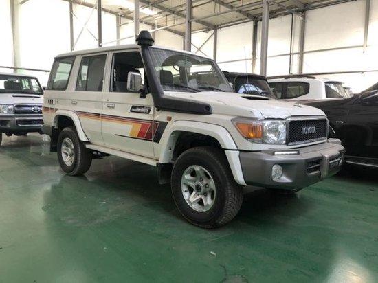 纯粹的越野车2023款丰田LC76 