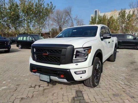 23款尼桑泰坦5.6四驱特价40来万提大v8