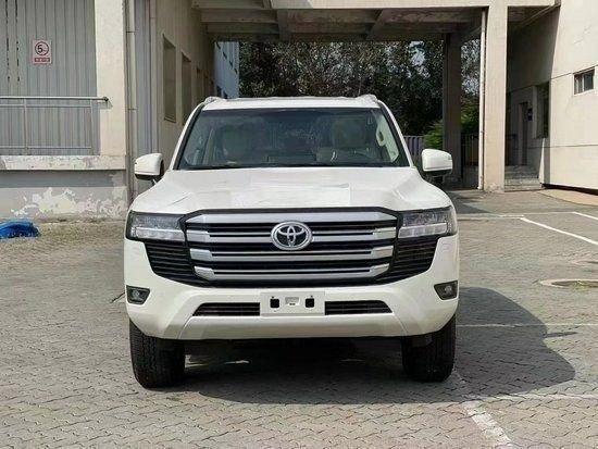 23款丰田酷路泽3.5TT年底热销价格小涨82.5万起步售价