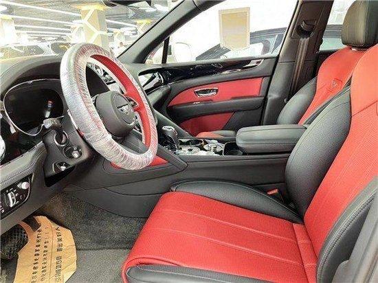23款宾利添越 展位现车元旦促销直降20万
