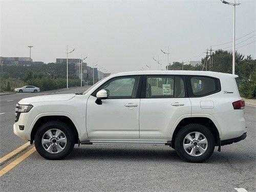 2023款丰田酷路泽LC300 3.5T/4.0L港口热销车型