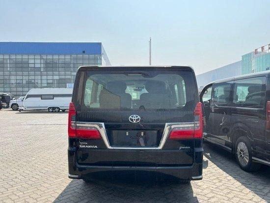 23款丰田格兰维亚3.5L进口现车售60余万