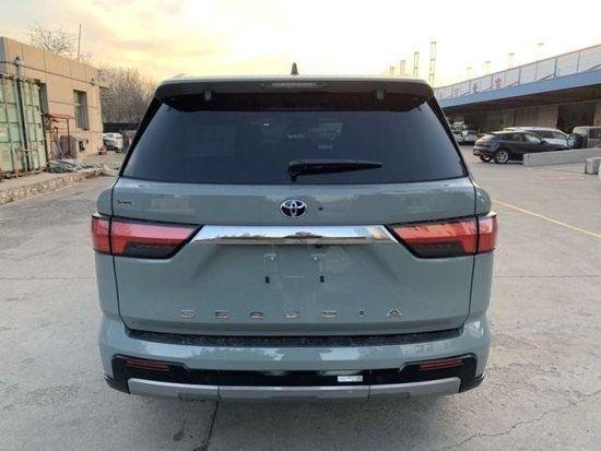 全新进口23款丰田红杉现车价格90万起热售中