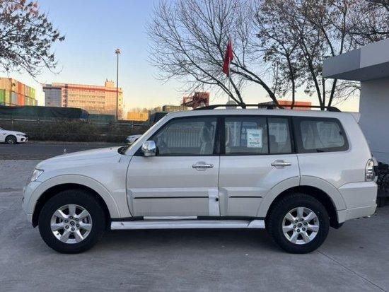 经典山猫22款三菱帕杰罗v93绝版超选四驱29万起