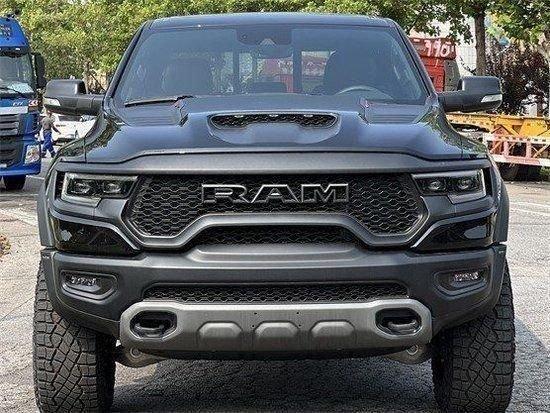 23款道奇霸王龙6.2越野硬汉皮卡 报价80万起售