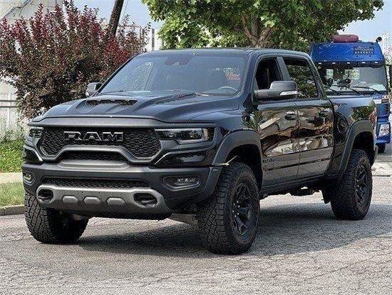 23款道奇霸王龙6.2越野硬汉皮卡 报价80万起售