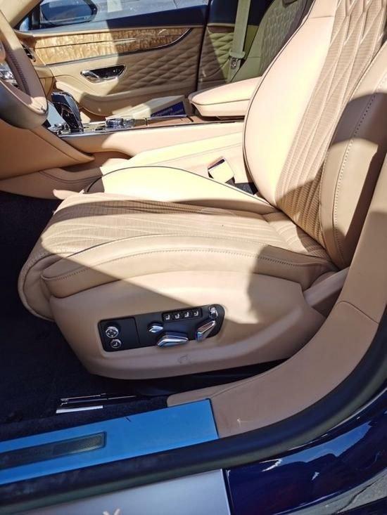 23款宾利飞驰港口库存年底特惠 全国配送上牌无忧