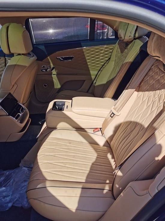 23款宾利飞驰港口库存年底特惠 全国配送上牌无忧