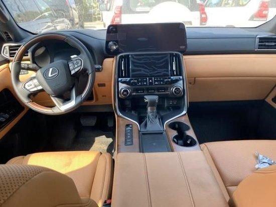 23款雷克萨斯LX600现港口130余万起售 捡漏型SUV