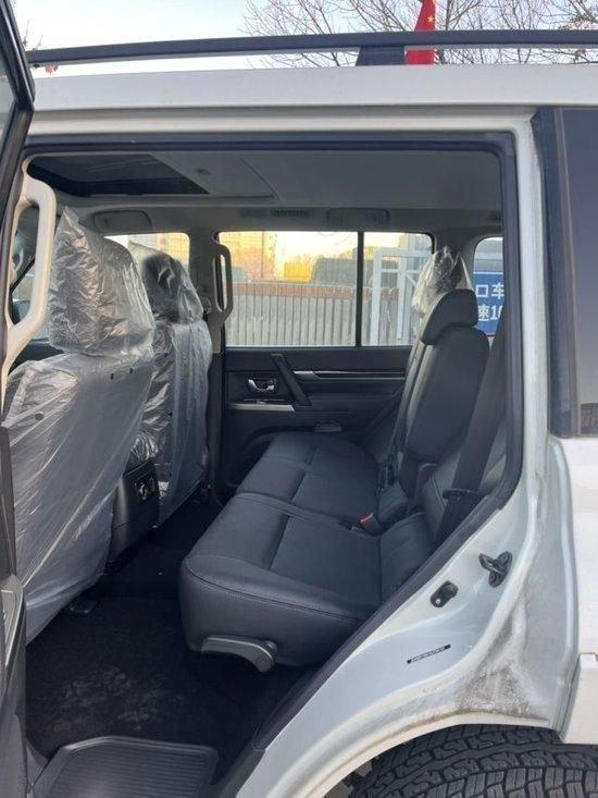 23款三菱帕杰罗v93港口最新售价29万可分期