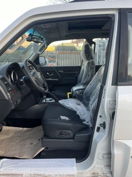 23款三菱帕杰罗v93港口最新售价29万可分期