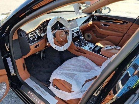 享誉全球23款宾利飞驰雅度版4.0T彰显气场现车优惠20万+